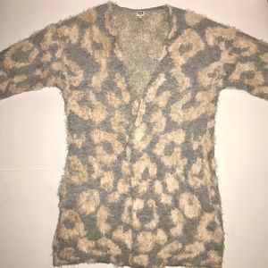 Fuzzy UNIQ open cardigan women’s small